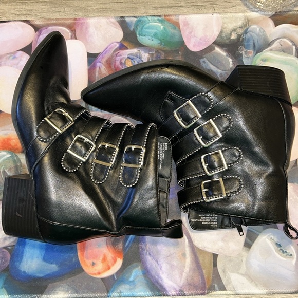 Lane Bryant black ankle boots with silver buckles size 9 wide - Picture 1 of 11